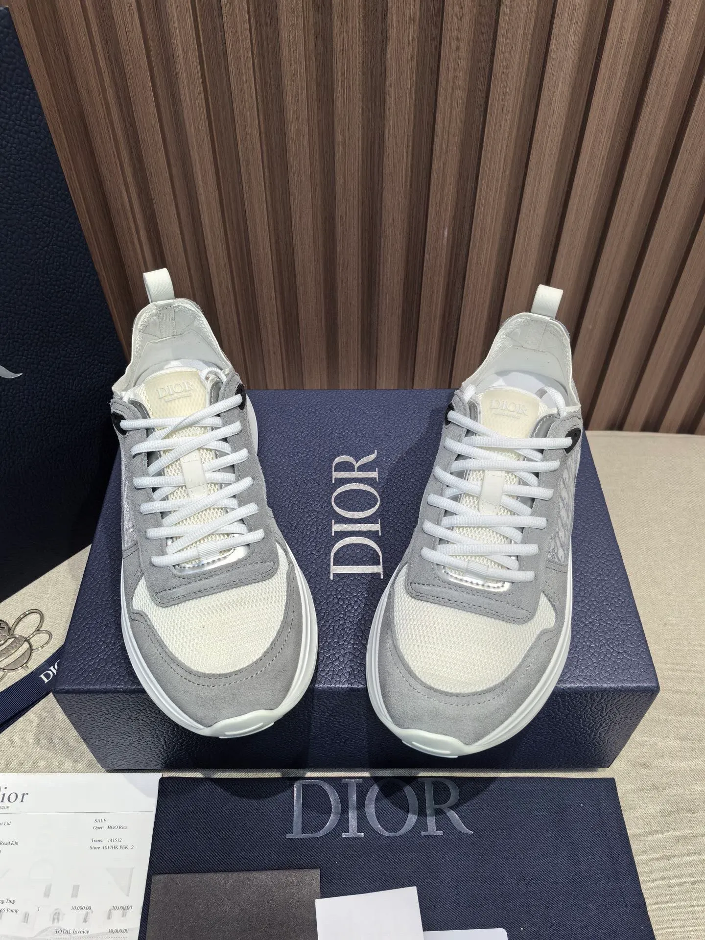 Factory price: 440💰 🔍Top purchasing agent🇮🇹 Dior's super-popular sports shoes, popular for street men, are synchronized with the new product counters. The uppers are made of Italian original imported cowhide and matched with D's customized fabrics. It is a must-have for fashionistas. The complex craftsmanship is perfectly reproduced. Imported soft cowhide foot pads, soles: original soles specially provided by the original factory, exclusive movable molded soles are super comfortable, original factory follow-up goods, 🔍🔍high quality, you can enter and exit the counter at will, welcome to compare, code number 38-45 (46 can be customized and cannot be returned or exchanged)